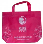 新型無(wú)紡布全自動(dòng)制袋機(jī)=提升工作效率