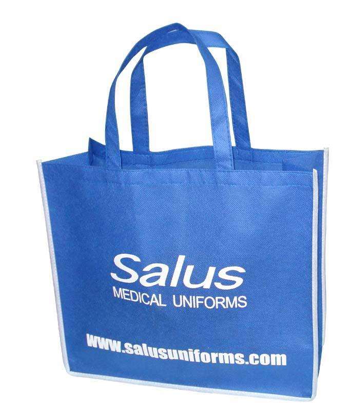 　　無紡布環(huán)保袋為什么在現(xiàn)在這么受歡迎！在一百多年前，在奧地利的一位科學家為我們?nèi)祟惖姆奖悖瑒?chuàng)作出了塑料袋這種物體，在一定程度上給人們一段時間方便的生活品質(zhì)，雖然在一定的程度上給與了人們生活上的方便，但是隨著很多的人們進行使用之后，污染問題逐漸的暴露出來了，這個影響就連當初發(fā)明這個的科學家也沒有辦法預(yù)料到的。這個影響就是地球上的“白色污染"，這個結(jié)果是在慢慢的破壞我們生活的環(huán)境。環(huán)保組織也將塑料袋評為最糟糕的發(fā)明之一。 隨著禁塑令的開展和社會輿論的倡導，目前商家已經(jīng)開始向消費者免費提供環(huán)保無紡布購物袋，由于無紡布環(huán)保袋成本低，可回收可再利用很高，商家都愿意向消費者提供環(huán)保袋和無紡布袋。所以無紡布袋越來越流行起來。下面，我們就一起來看看無紡布環(huán)保袋流行的原因具體是什么。  　　限塑令的頒布宣布，就是為解決環(huán)保的問題。無紡布袋的頻頻運用，大大增添了過剩轉(zhuǎn)化的壓力。加之環(huán)保的這個概念，也許更顯現(xiàn)小小的一個無紡布袋就能顯現(xiàn)人的環(huán)保看法。這些潛在價格是顯而易見的，所以說無紡布袋和環(huán)保同步，綠色環(huán)保生活，這是局勢所趨，敢問誰與爭鋒?  　　從限塑令宣布開始，塑料袋將開始逐步退出物品的包裝市場，當前沒有了免費塑料袋運用，要用只能消費者掏錢，買一其中等大小的塑料袋起碼要 2、3毛，大的就更貴。買上幾次就相當于一個無紡布購物袋了，并且無紡布袋也許反復運用，消耗率遠遠低于塑料袋，這么算上去用無紡布購物袋反而愈加省錢。  　　無紡布環(huán)保袋為什么在現(xiàn)在這么受歡迎！限塑令開始多年來，消費者從不使用環(huán)保袋和無紡布袋到現(xiàn)在每天要使用，這是一個質(zhì)的飛躍。 限塑令效果的顯著，給予環(huán)保袋生產(chǎn)廠家及極大的信心，國家倡導環(huán)保理念正在引導無紡布環(huán)保袋廠家與消費者的市場行為，相信環(huán)保袋和無紡布袋市場將來會越來越“旺”。這就是無紡布環(huán)保袋流行的原因。